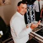 Przedsiębiorstwo 1 wizerunek AUDIO WAWA DJ W GARNITURZE Muzycy, Muzyczne Zespoły w Warszawa MZ